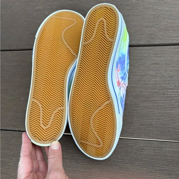 Nike Womens Tie-Dye Slip-On Shoes - Picture 6 of 6